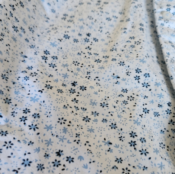 Men's medium button-up dress shirt - Picture 2 of 3